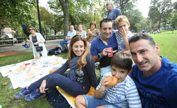 La SOF repartirá hoy 2.200 bollos para celebrar el día grande