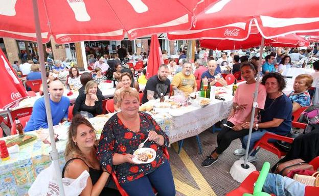 Fozaneldi y Ventanielles festejan 'en casa' el día grande