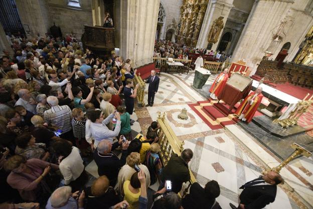 El deán pide «grandeza y altura de miras» a los políticos