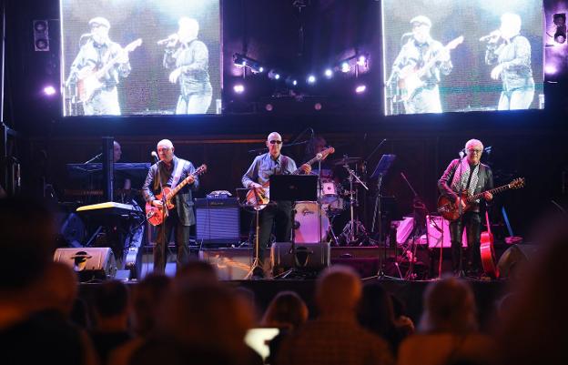 La música de Tino Casal y los clásicos de los setenta reviven en El Bombé