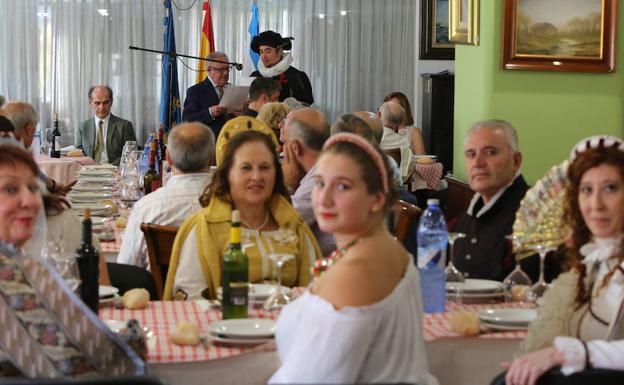Pedro Menéndez preside 'las lentejas' del Casino de Avilés