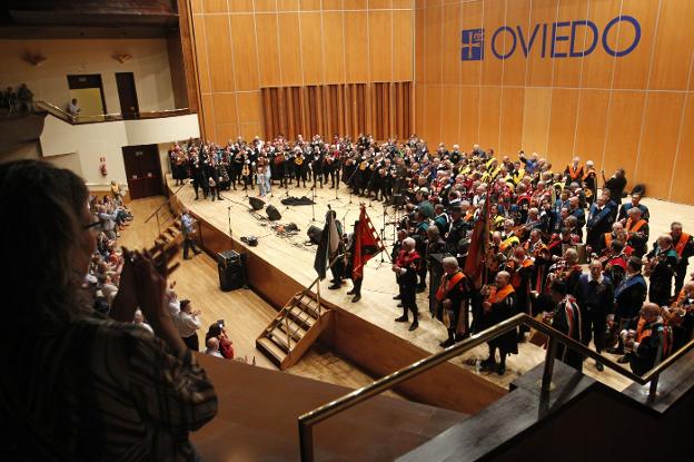 'Clavelitos' y piropos en el Auditorio