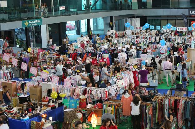 La Feria de Saldos arranca con una gran afluencia de público