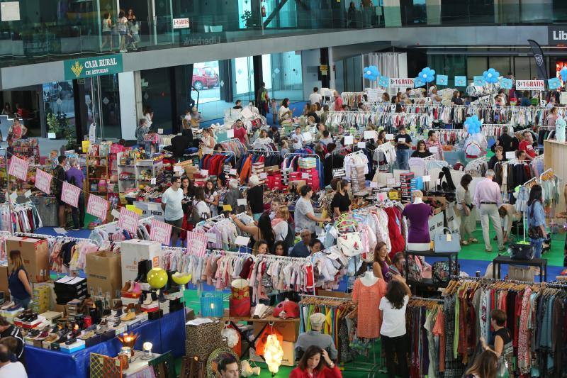 Éxito de público en la Feria de Saldos de Avilés