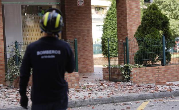 Susto en Viesques por la caída de cascotes
