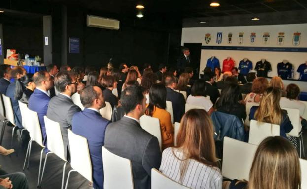 La Caixa reúne a sus empleados en el Tartiere