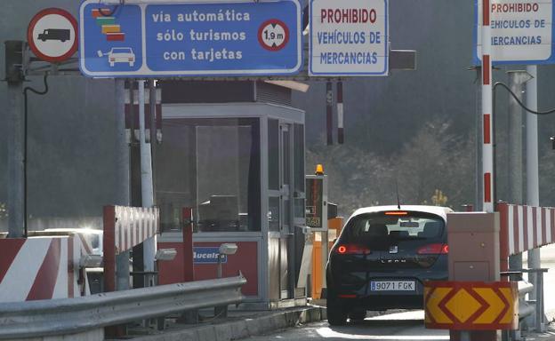 La Junta General pide suprimir el peaje del Huerna y rechaza dar fondos para rebajarlo