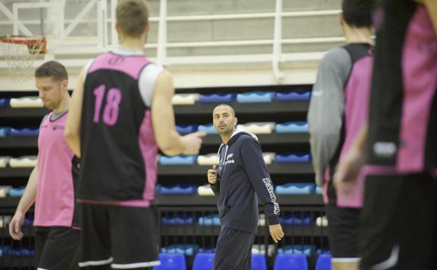 El Liberbank Oviedo busca el primer triunfo en Cáceres