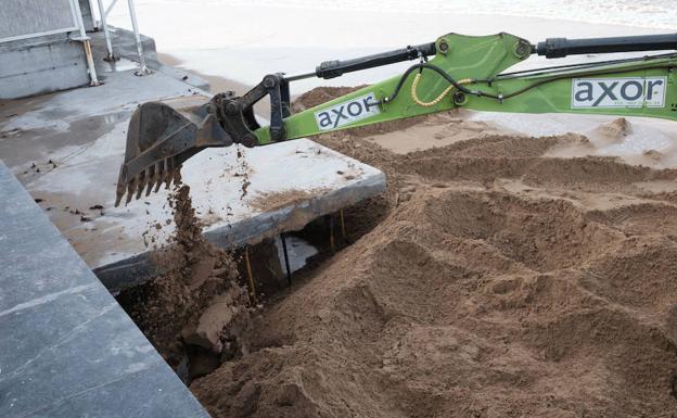 La pérdida de arena obliga a revisar las estructuras de la playa de San Lorenzo