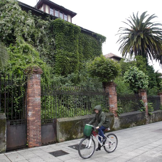 La oposición lamenta el abandono de algunos edificios emblemáticos