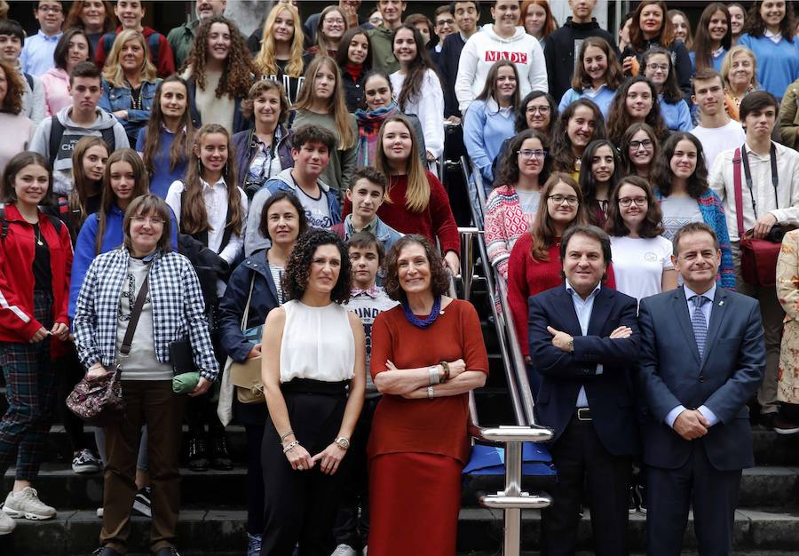Encuentro de Alma Guillermoprieto con estudiantes de toda Asturias en Mieres