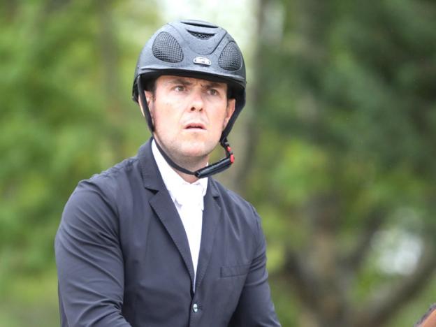 Julio Álvarez Moya, ingresado tras sufrir una aparatosa caída