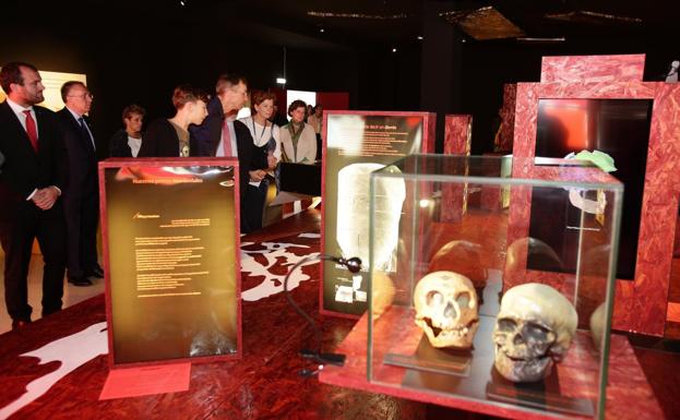 Neandertales que «pasean por el mundo»