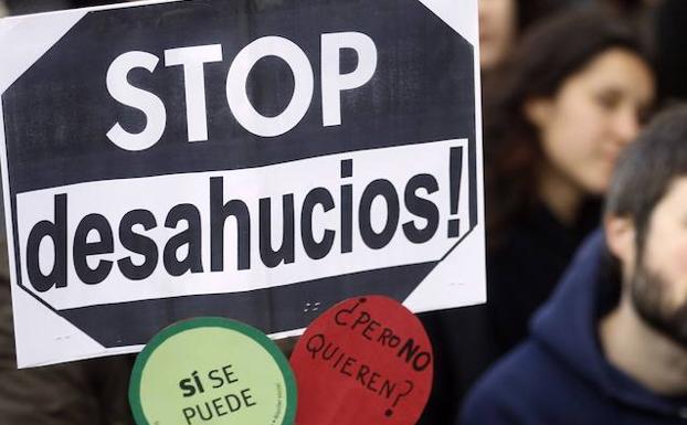 Desahucian a un matrimonio de jubilados de Madrid con un hijo con discapacidad