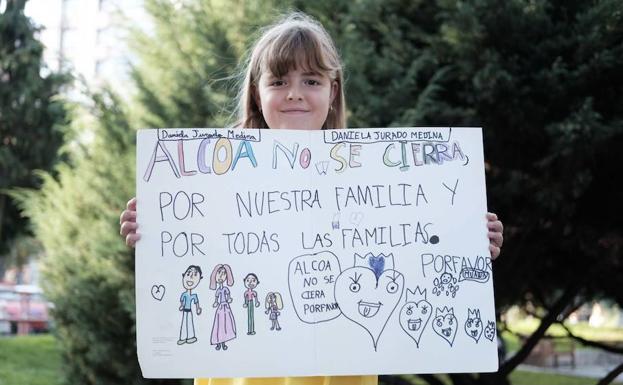 El mensaje de una niña que llama la atención en la protesta contra el cierre de Alcoa