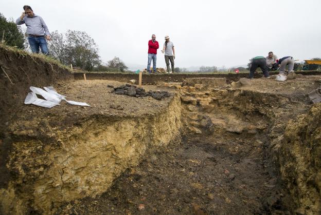 «Hay que seguir excavando para ver qué edificios hubo en Lucus Asturum»