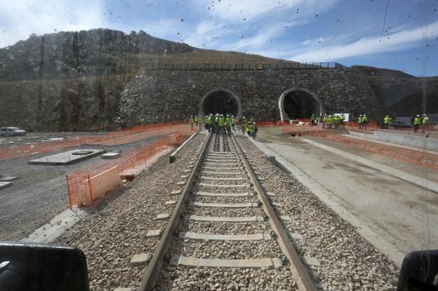 El Principado avala el plan de la variante e insta a olvidar «discusiones inútiles»