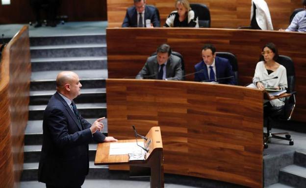 Leal pide la dimision de Fernández: «Asturias está en la UVI, por tierra, mar y aire»