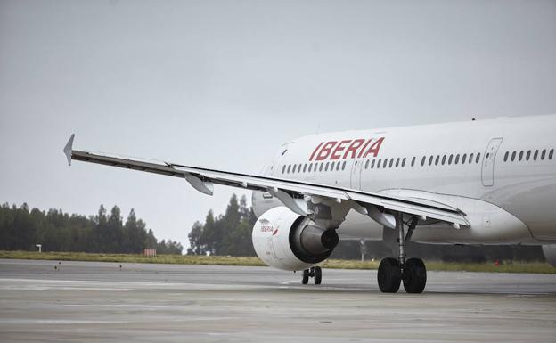 Iberia mantiene su oferta de hasta cinco vuelos entre Asturias y Madrid