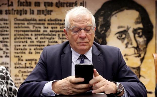 Borrell advierte de que los ciudadanos «no pueden ser rehenes de las negociaciones» del Brexit