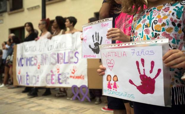 «Quien asesina a sus hijas y se suicida, no es un pobre hombre, es un cobarde»