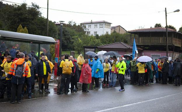 Asturias se tiñe de amarillo contra el «chantaje al Estado y al Principado» de Alcoa