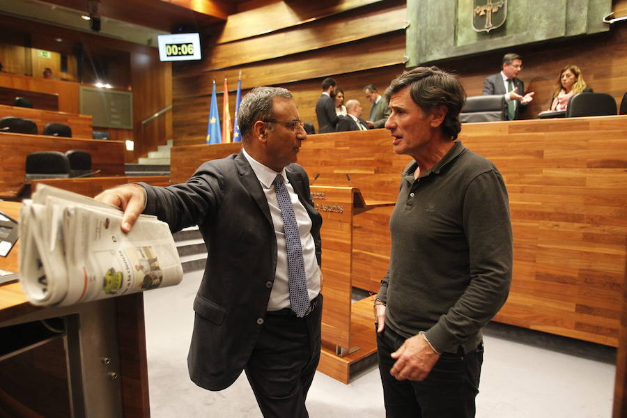 La Junta rechaza el cierre de Alcoa y emplaza al Gobierno a ejecutar el plan de vías de Gijón y la variante