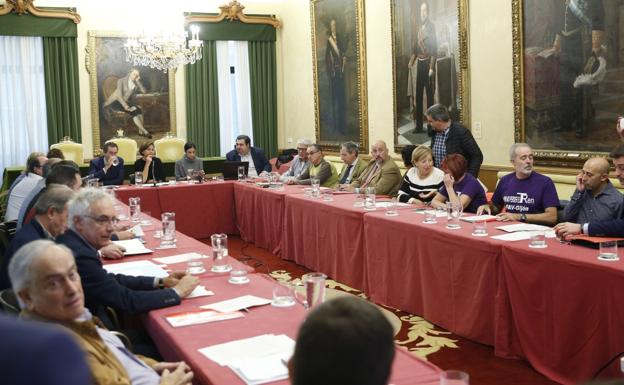 Fomento traslada a Moriyón que el convenio del plan de vías «está inmaduro» para su firma