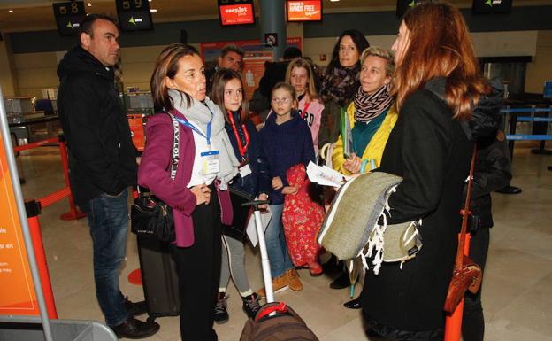 «El vuelo a Londres siempre iba lleno, no entendemos que se suspenda», se quejan los pasajeros de la última conexión de EasyJet