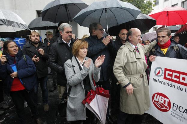 Los partidos preparan una batería de iniciativas contra los cierres de la multinacional