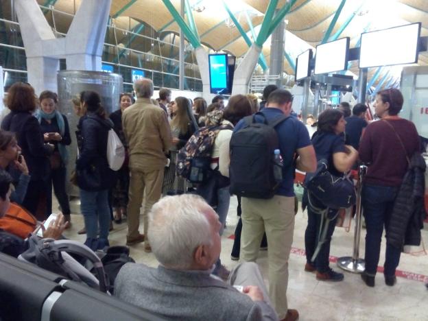 Un día de retraso para los pasajeros que viajaban con Iberia de Sevilla a Asturias