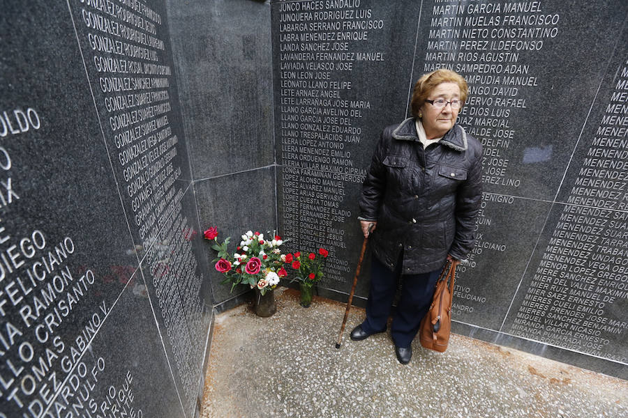 Recuerdo a los difuntos en el cementerio de Ceares