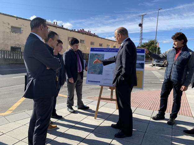 La carretera de Los Campos a Trasona estará lista la próxima semana