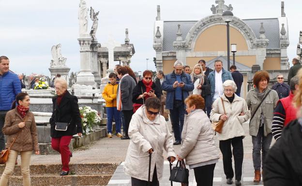 La comarca se mantiene fiel a la festividad de Todos los Santos