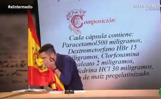 Eliminan un vídeo de Dani Mateo sonándose los mocos con la bandera de España