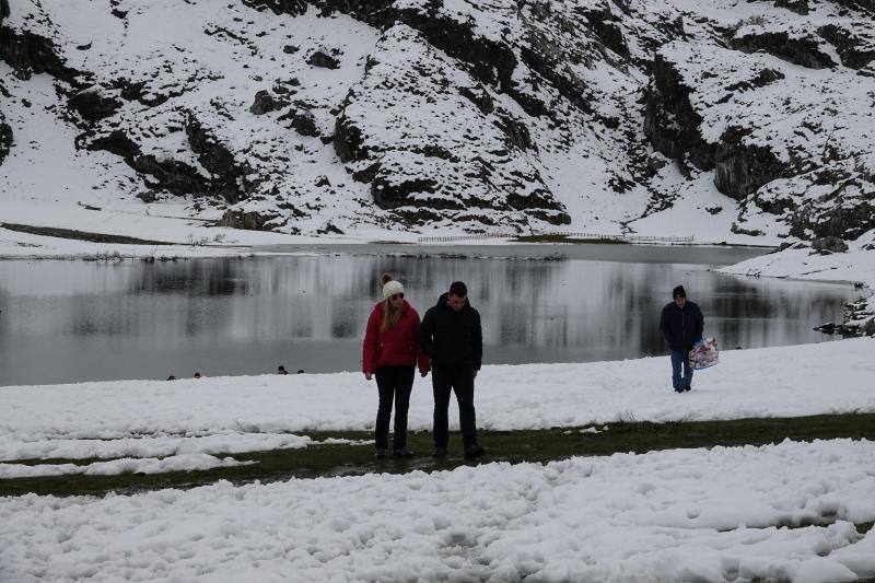 Los Lagos nevados se llenan de turistas