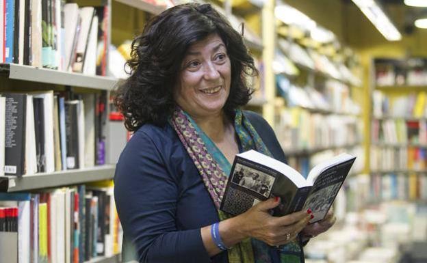 Almudena Grandes recibirá el 'Premio Pasionaria' de IU de Gijón