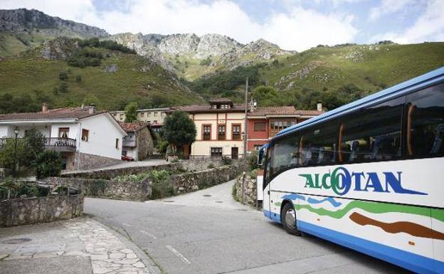 Vecinos de Sobrescobio recorrerán la carretera de Rioseco a Soto para analizar su reforma