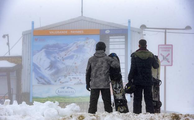 La estación de Pajares cancela su apertura ante la falta de nieve