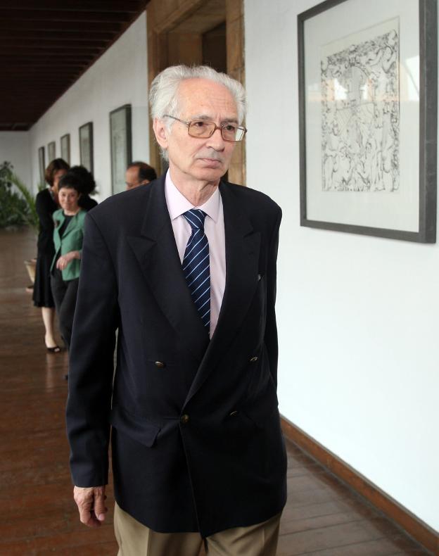 El crítico e historiador Andrés Amorós recibe el premio a la mejor trayectoria taurina