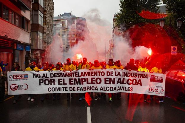 La plantilla de Alcoa rechaza el ERE e insta al Gobierno a que obligue a la empresa a vender
