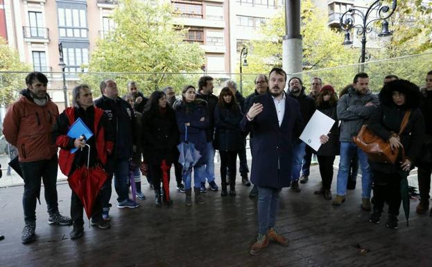 Las compañías profesionales de teatro piden la dimisión del consejero y el viceconsejero de Cultura