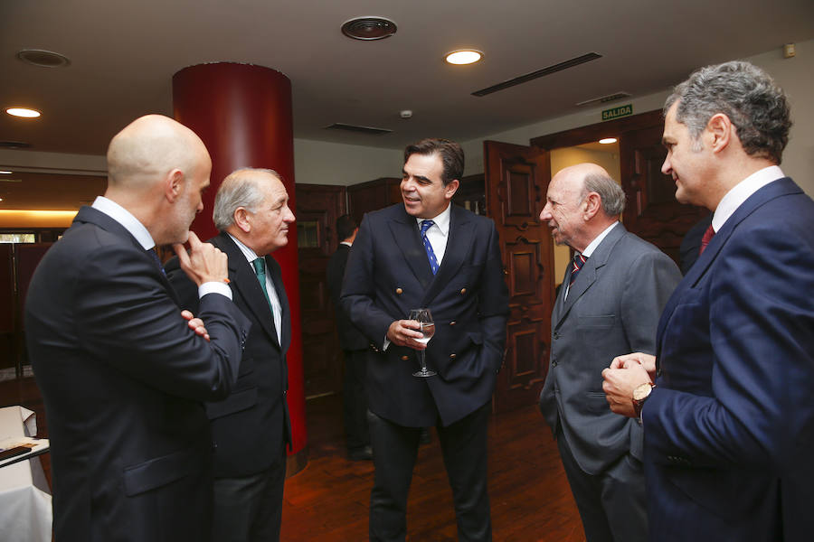 El futuro de la Unión Europea, a debate en el Club de Regatas de Gijón