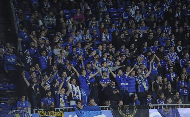 La afición del Depor y del Oviedo gritan juntas: «Alcoa no se cierra»