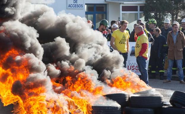 Alcoa prolonga el período del ERE en sus dos plantas para negociar inversores