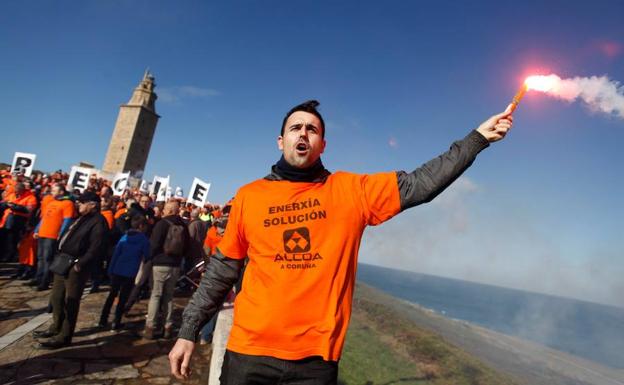 El comité de Alcoa en La Coruña quiere que el compromiso de la empresa a negociar sea «por escrito»