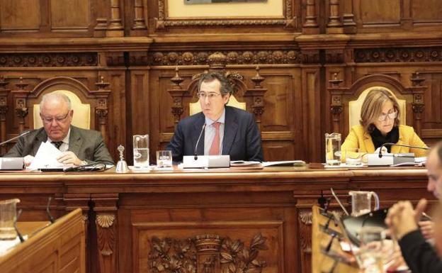 Foro presenta una moción de urgencia para que el PSOE «dé detallada cuenta» de lo tratado con Fomento sobre el plan de vías