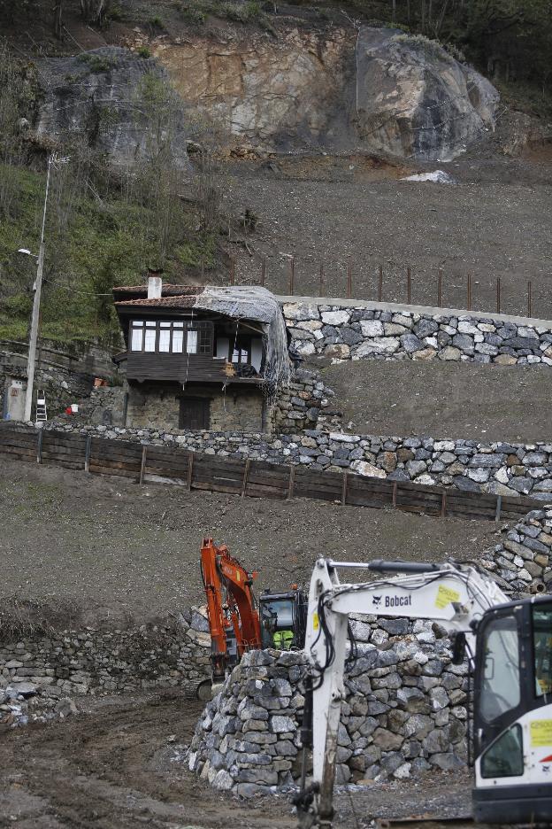 Lena cifra en 600.000 euros el coste de retirar el argayo de La Cortina