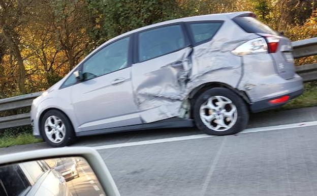 Cortan el carril derecho de la 'Y' a la altura de Robledo por un accidente