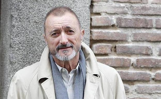 Pérez-Reverte estalla ante un error de La Sexta Noche en Twitter: «Yo no he dicho esa gilipollez»